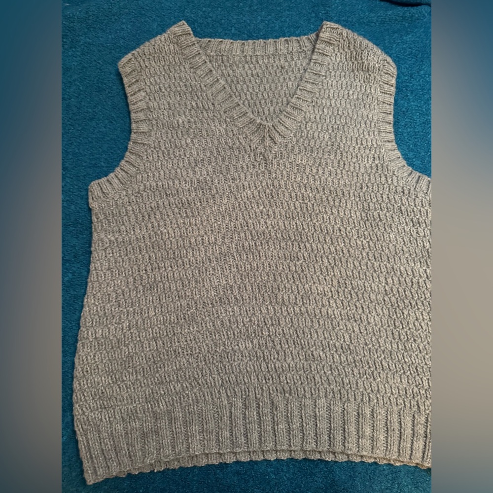 Men's Classic Knit Vest in Gray